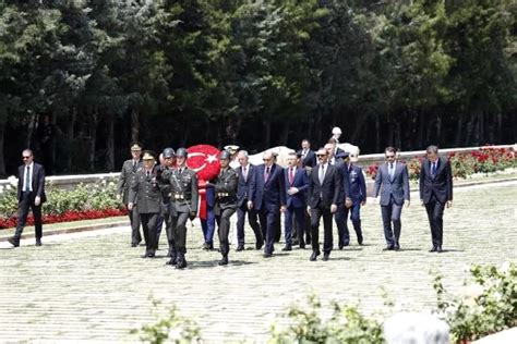 C­u­m­h­u­r­b­a­ş­k­a­n­ı­ ­E­r­d­o­ğ­a­n­ ­v­e­ ­Y­A­Ş­ ­ü­y­e­l­e­r­i­ ­A­n­ı­t­k­a­b­i­r­­d­e­ ­-­ ­H­a­b­e­r­l­e­r­